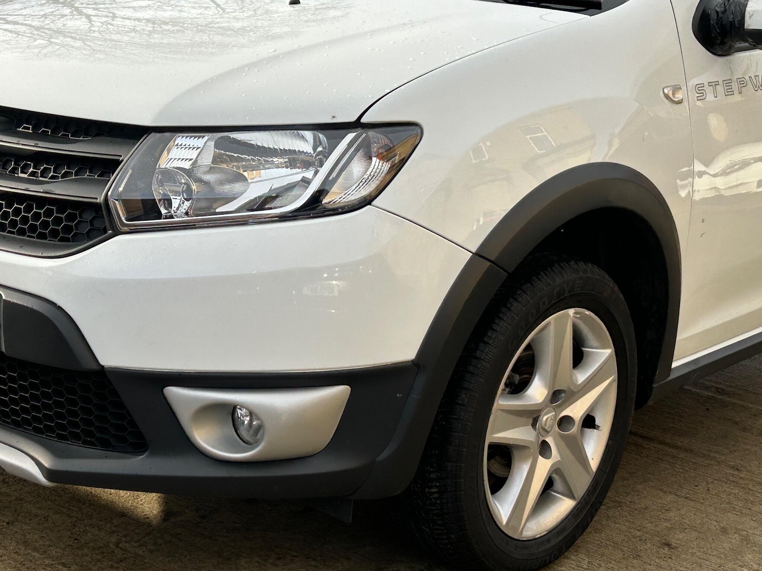 Used Dacia Sandero Stepway 2013 for sale - 77174903: Photo 9