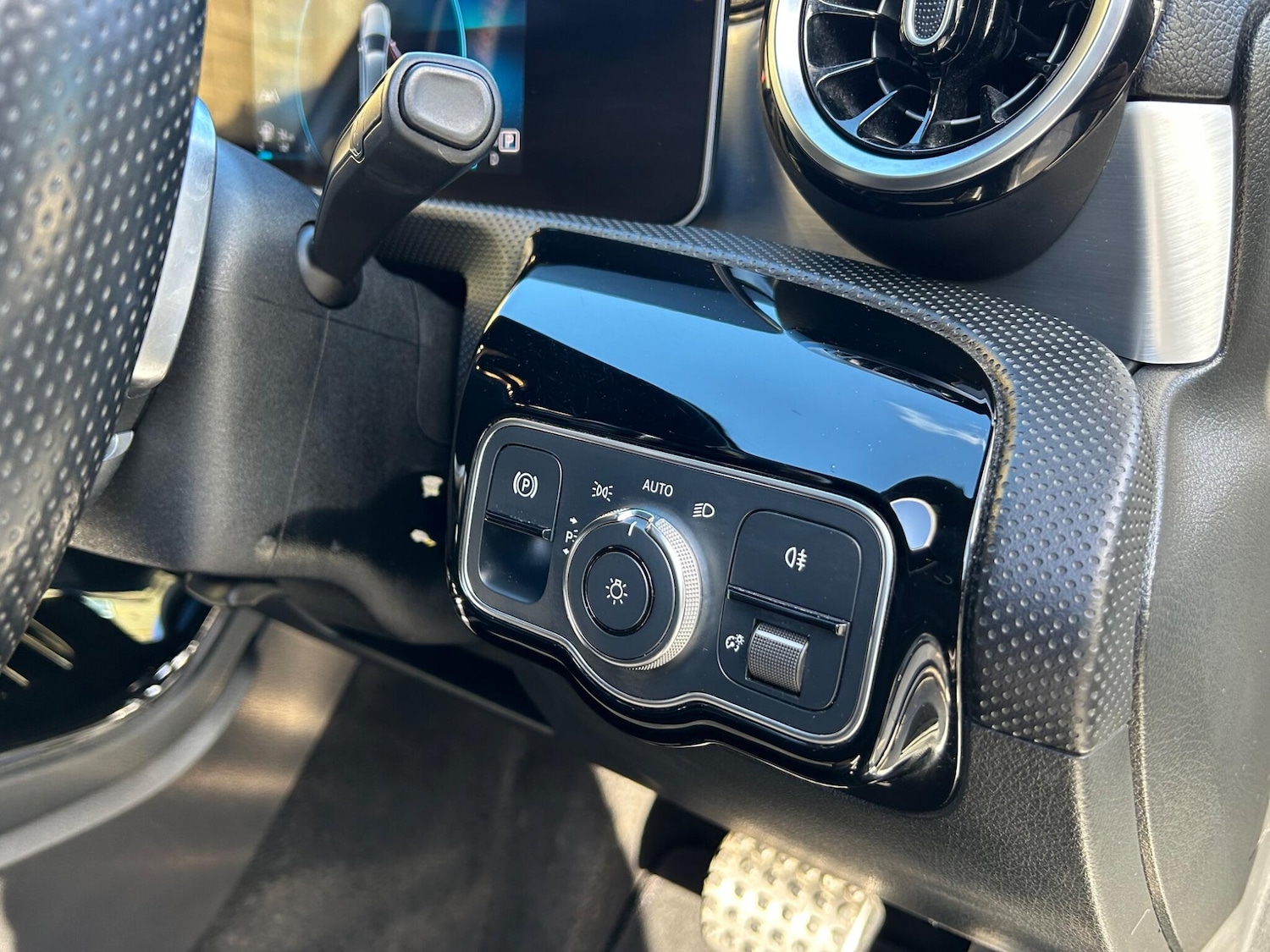 Used Mercedes-Benz A-Class 2018 for sale - 77892571: Photo 40