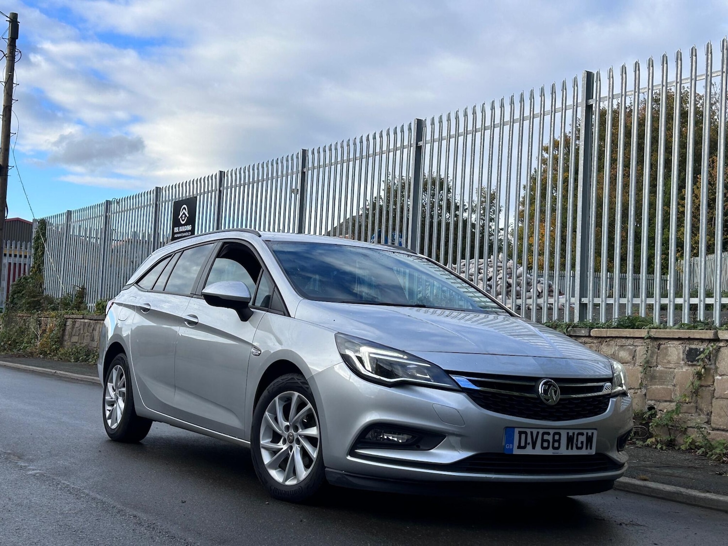Used Vauxhall Astra for sale - 76825143: Photo 1
