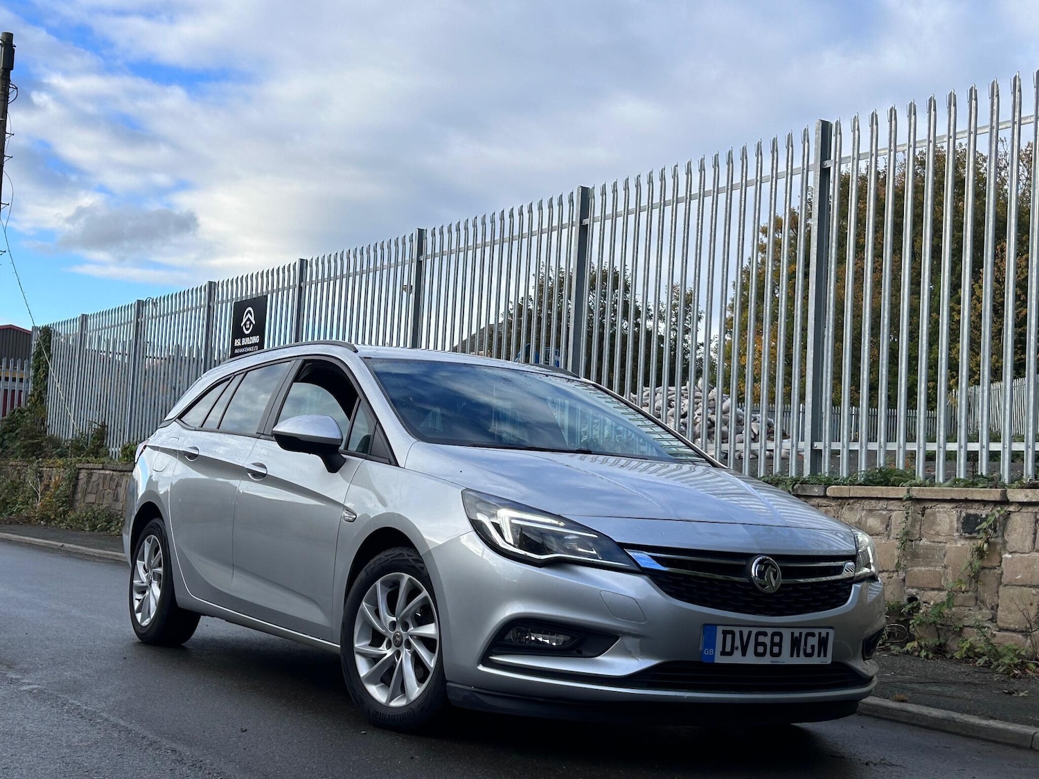 Used Vauxhall Astra for sale - 76825143: Photo 2