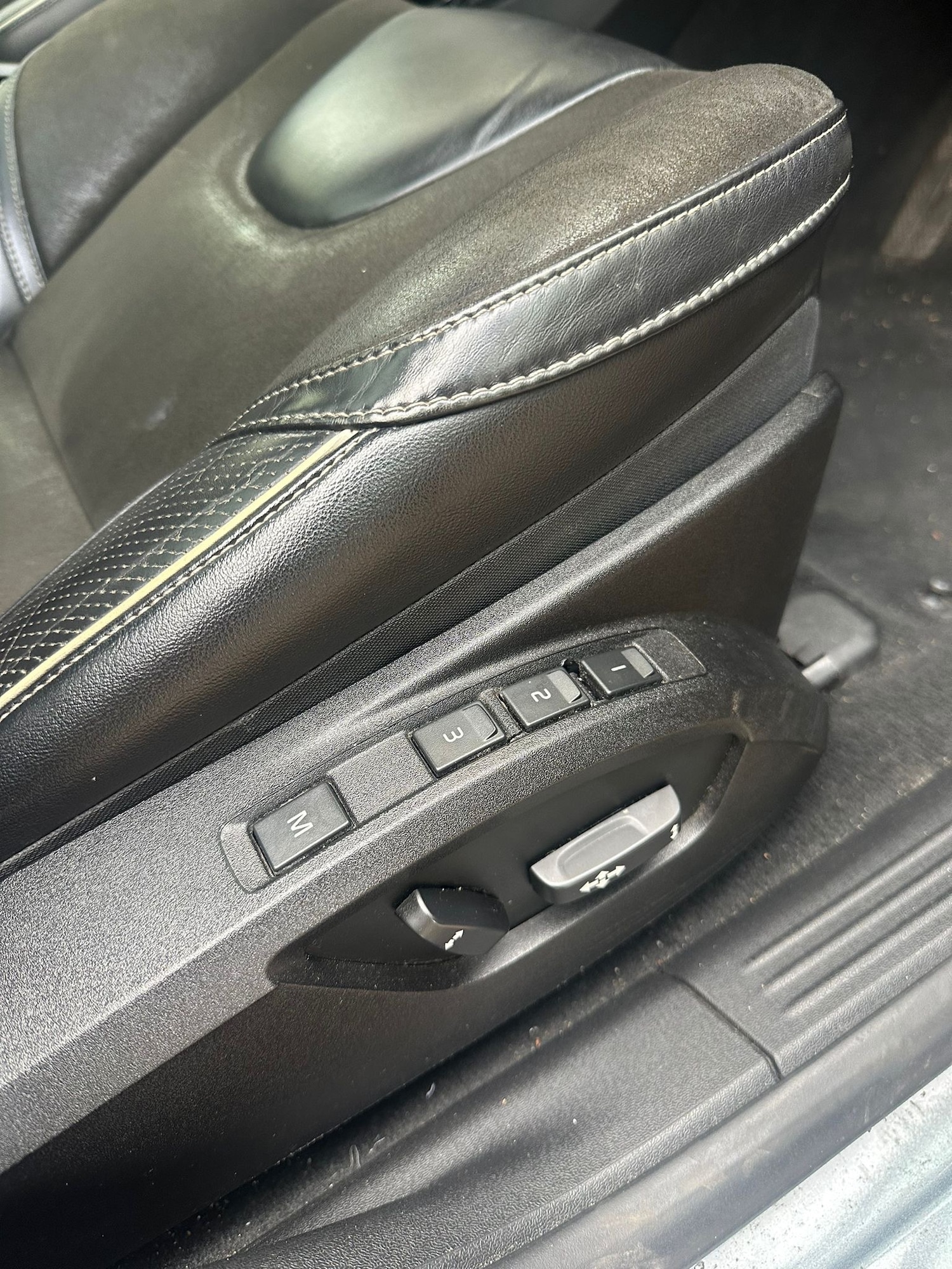 Used Volvo V40 2015 for sale - 76355279: Photo 15