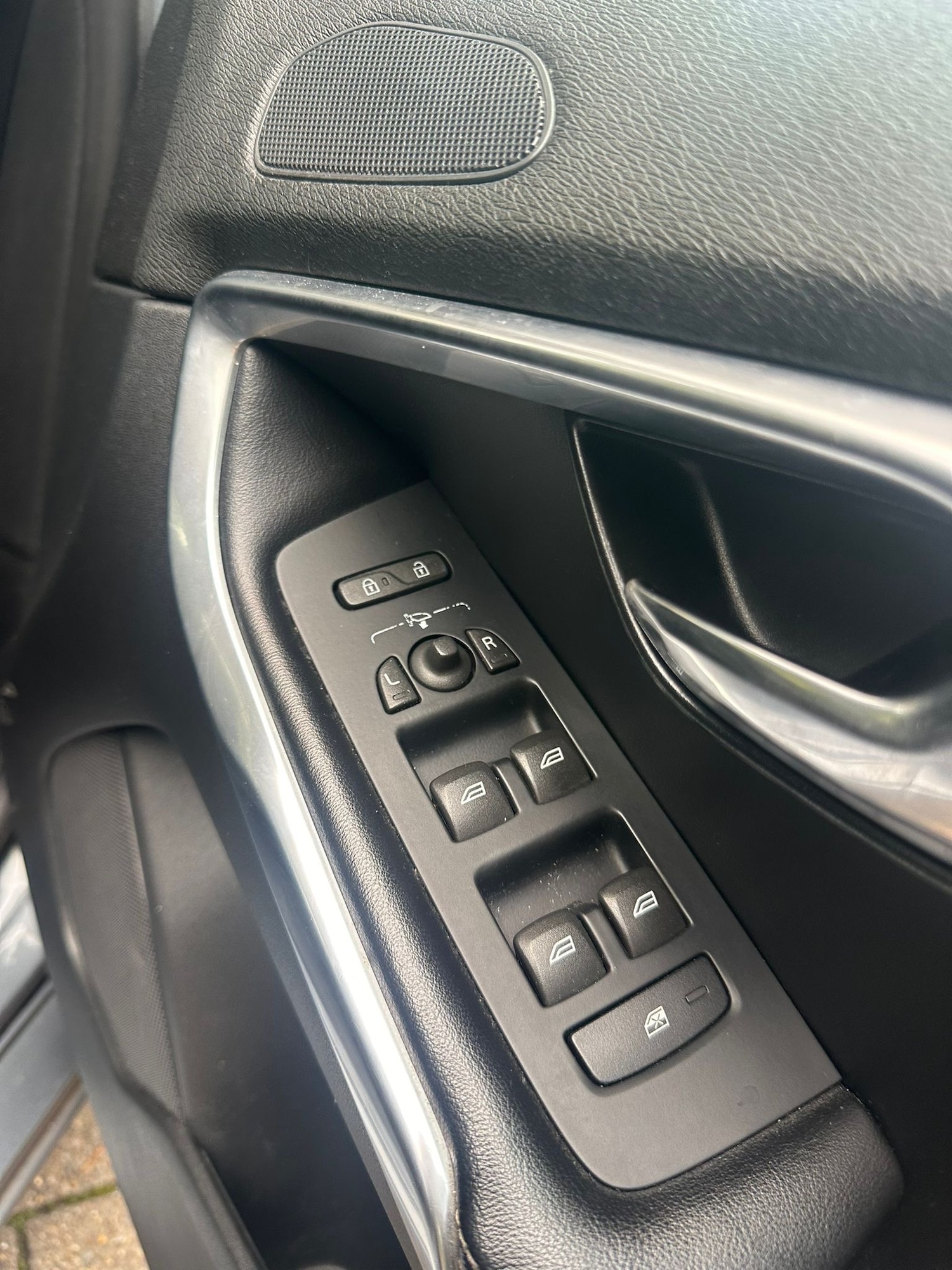 Used Volvo V40 2015 for sale - 76355279: Photo 17