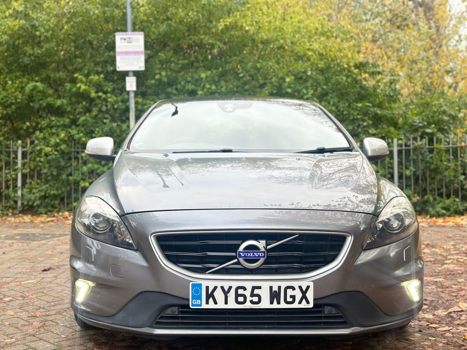 Used Volvo V40 2015 for sale - 76355279: Photo 2