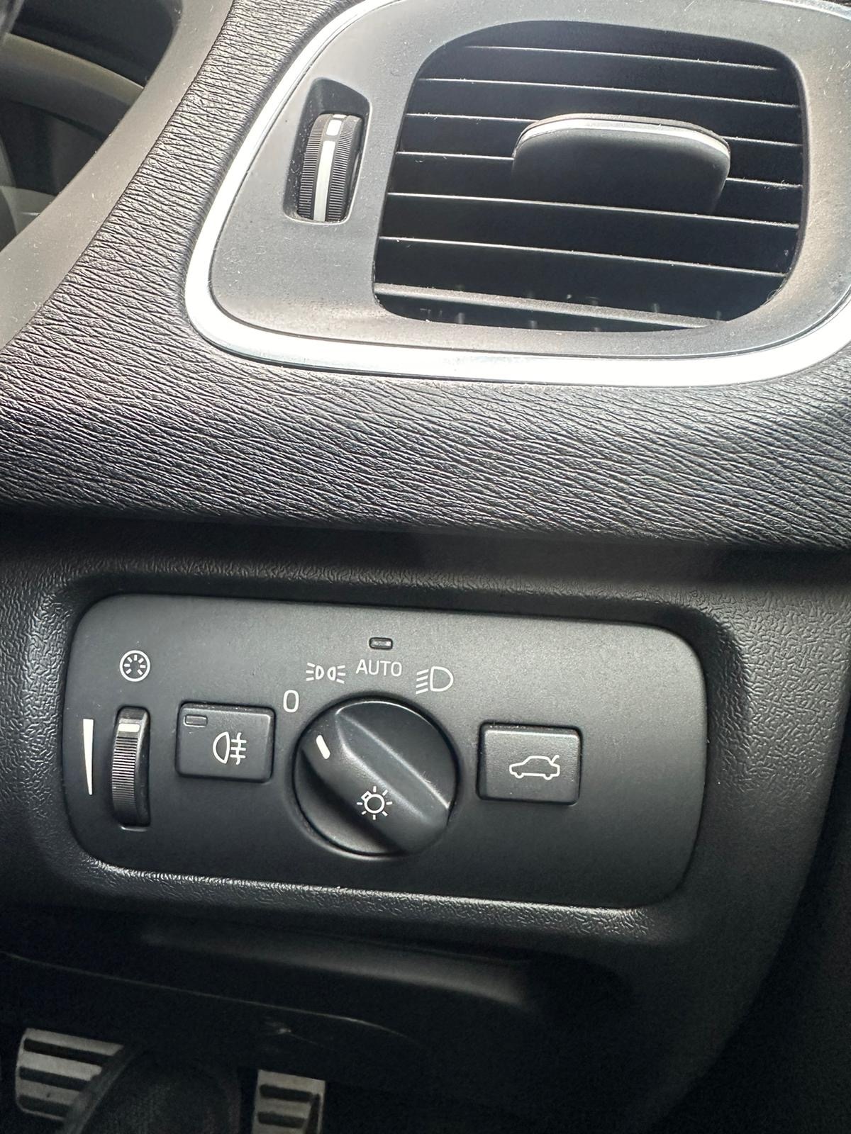 Used Volvo V40 2015 for sale - 76355279: Photo 24