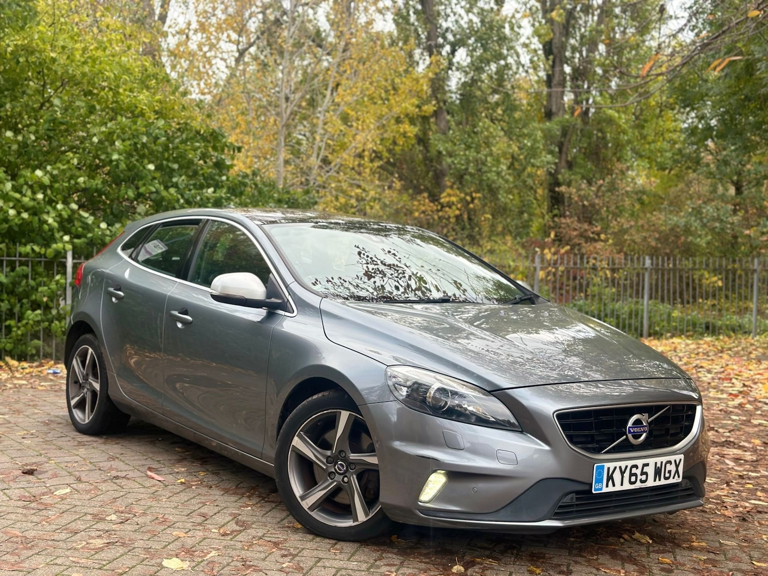 Used Volvo V40 2015 for sale - 76355279: Photo 3