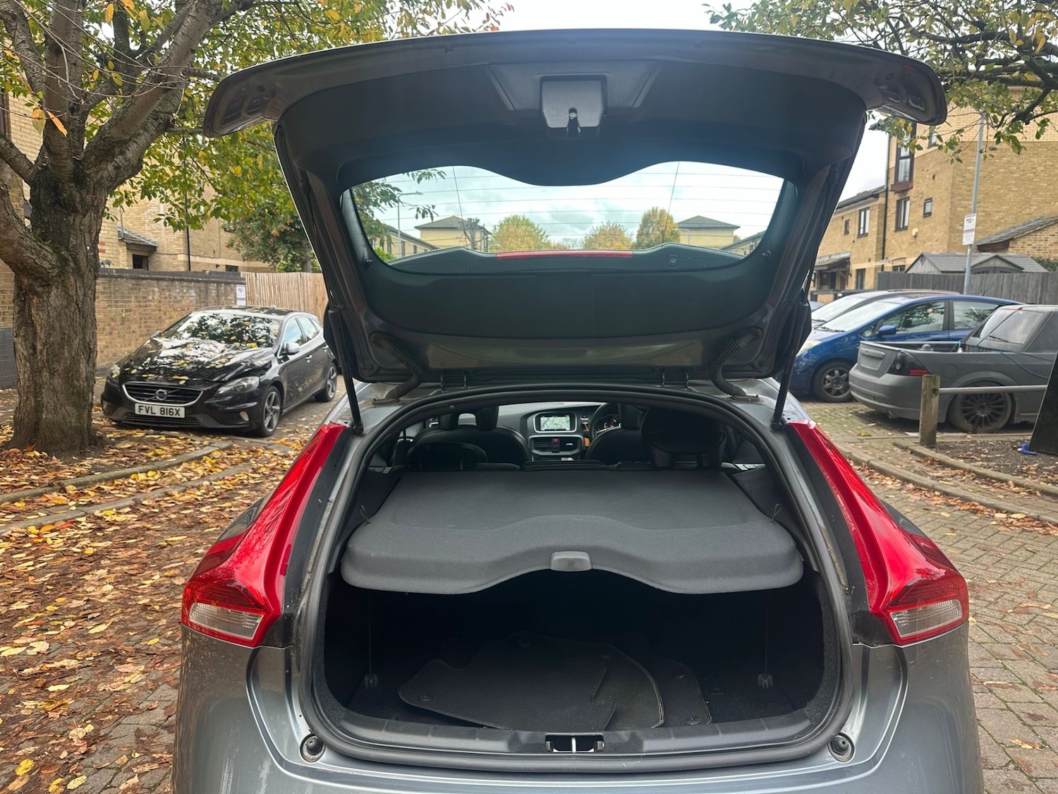 Used Volvo V40 2015 for sale - 76355279: Photo 8