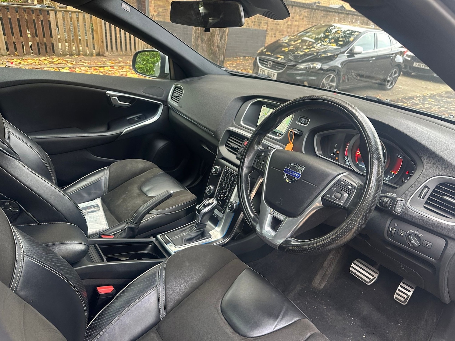 Used Volvo V40 2015 for sale - 76355279: Photo 9