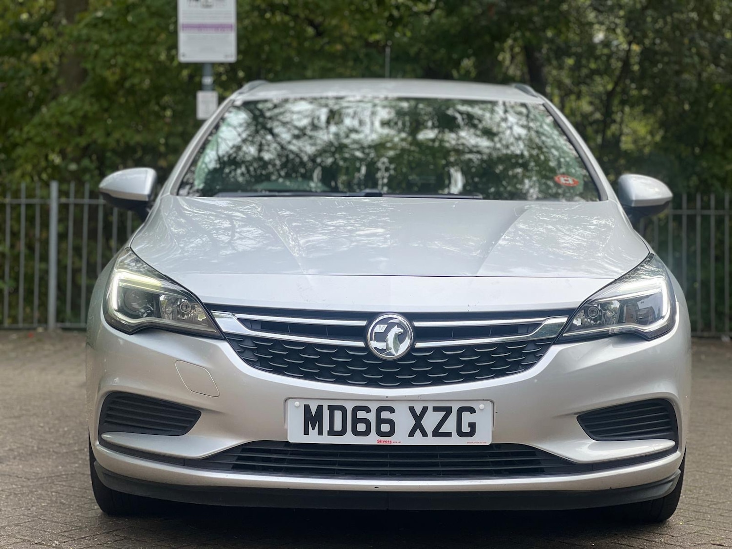 Used Vauxhall Astra 2017 for sale - 76131075: Photo 2