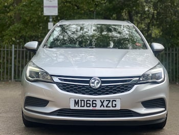 Used Vauxhall Astra 2017 for sale - 76131075: Photo 2