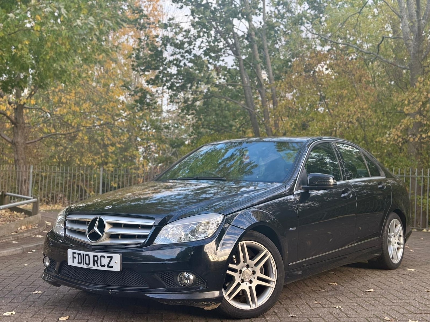 Used Mercedes-Benz C Class 2010 for sale - 76401792: Photo 1