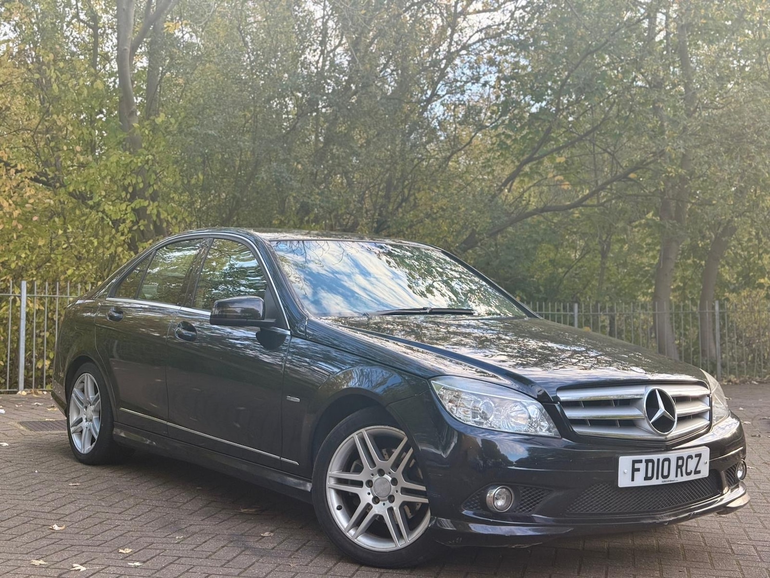 Used Mercedes-Benz C Class 2010 for sale - 76401792: Photo 3