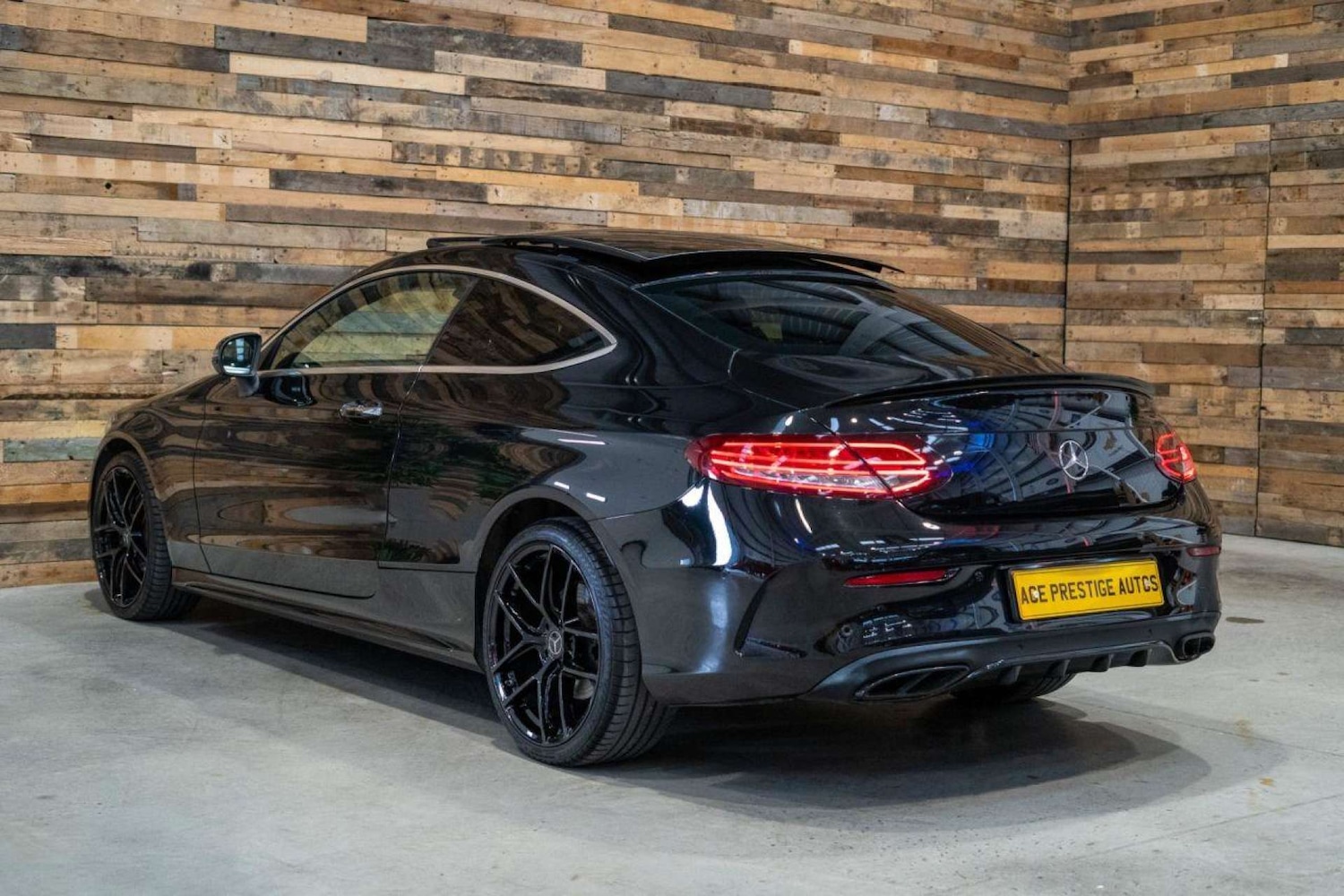 Used Mercedes-Benz C Class 2016 for sale - 77850601: Photo 2