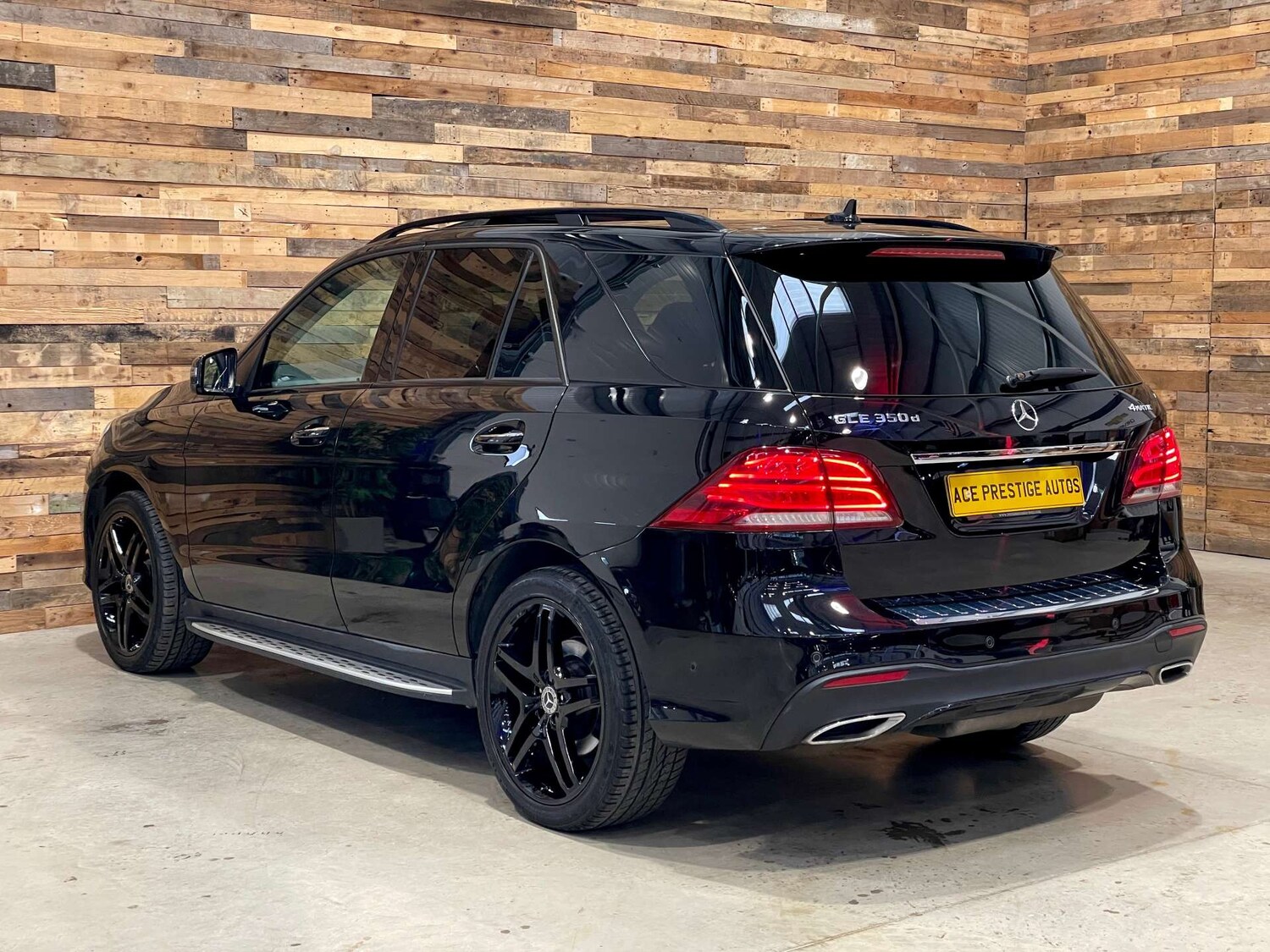 Used Mercedes-Benz GLE 2017 for sale - 77555441: Photo 2