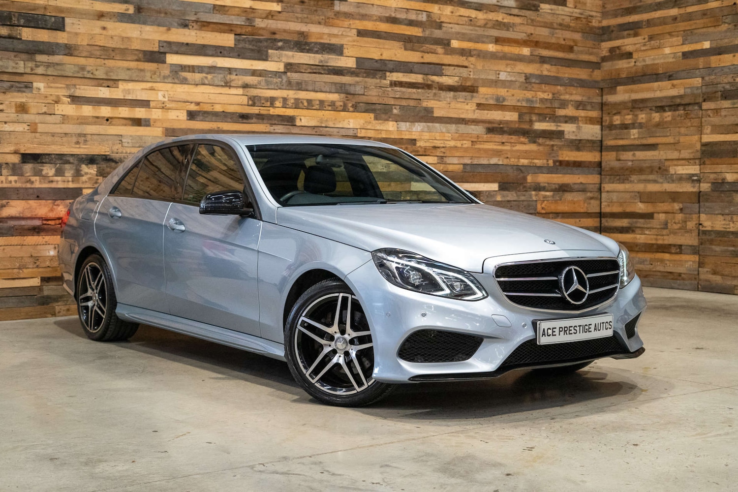 Used Mercedes-Benz E-Class 2015 for sale - 76162633: Photo 1