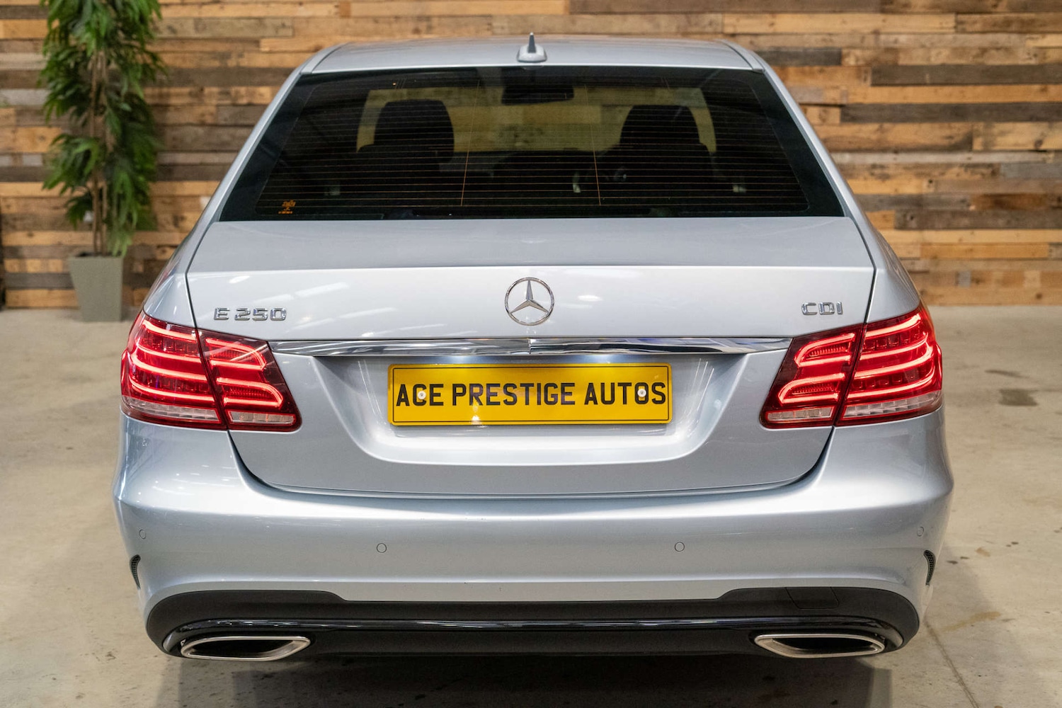 Used Mercedes-Benz E-Class 2015 for sale - 76162633: Photo 10