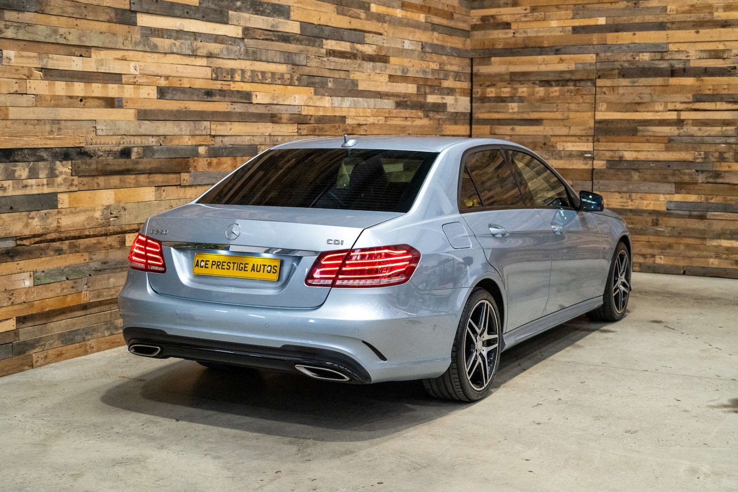 Used Mercedes-Benz E-Class 2015 for sale - 76162633: Photo 11