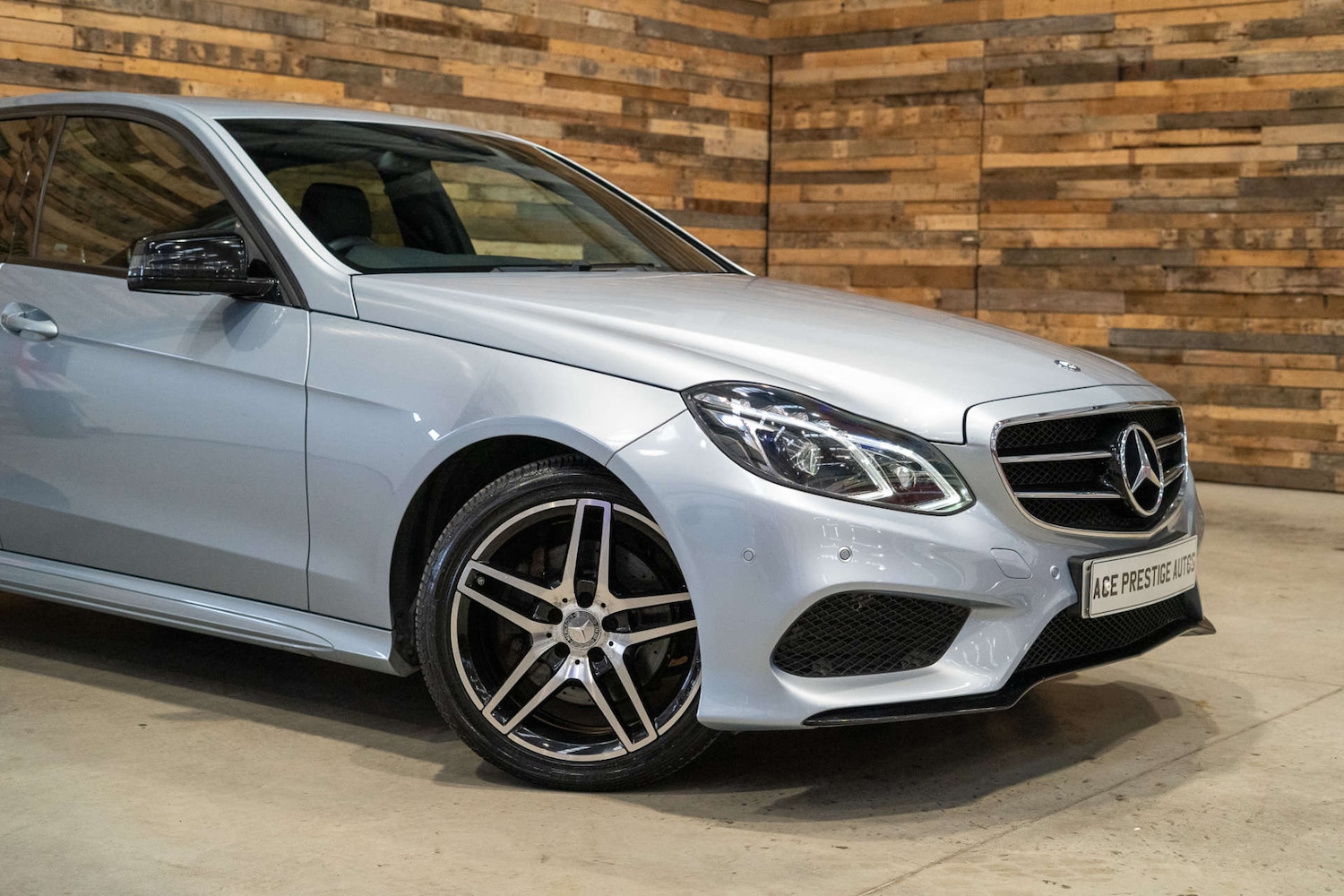 Used Mercedes-Benz E-Class 2015 for sale - 76162633: Photo 15