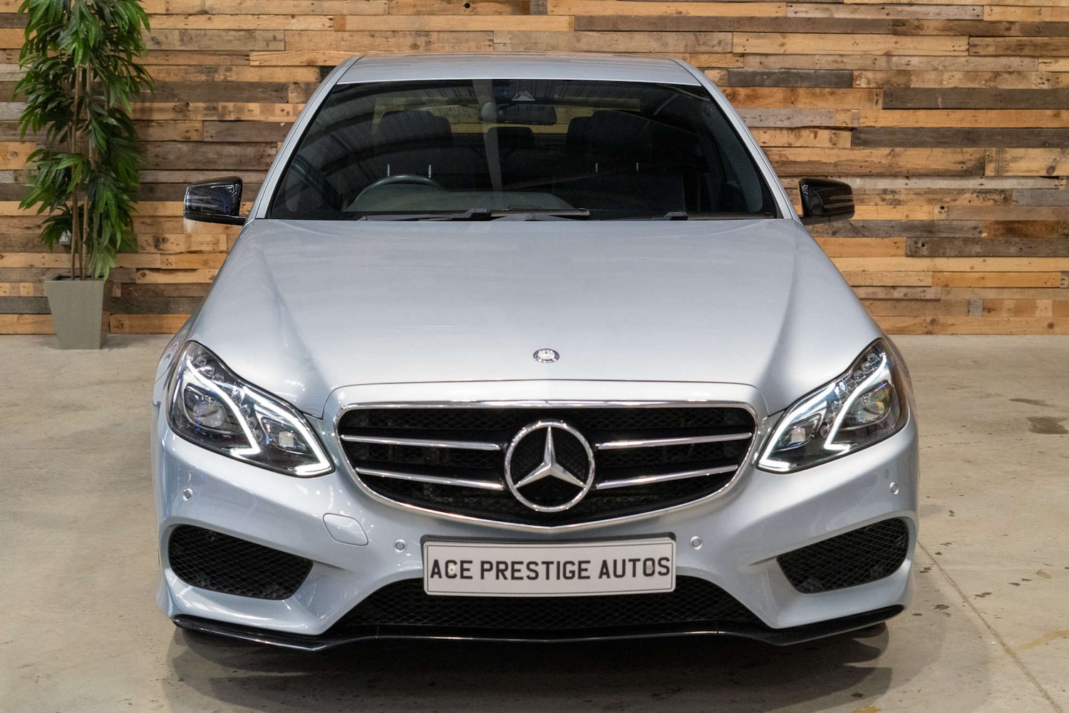 Used Mercedes-Benz E-Class 2015 for sale - 76162633: Photo 4