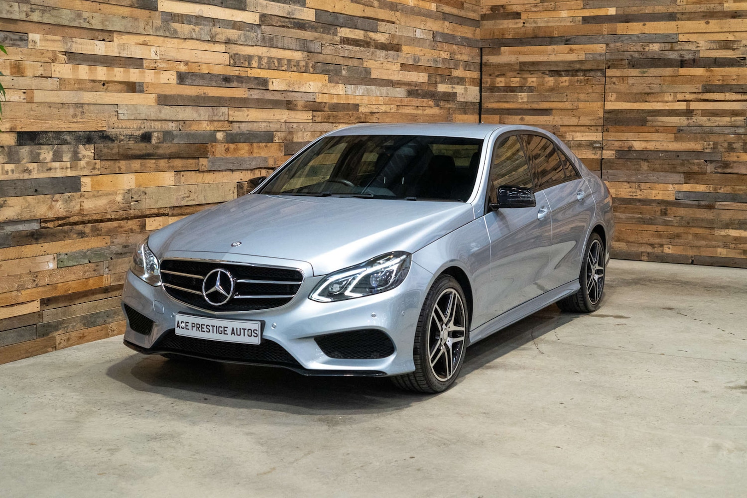 Used Mercedes-Benz E-Class 2015 for sale - 76162633: Photo 5