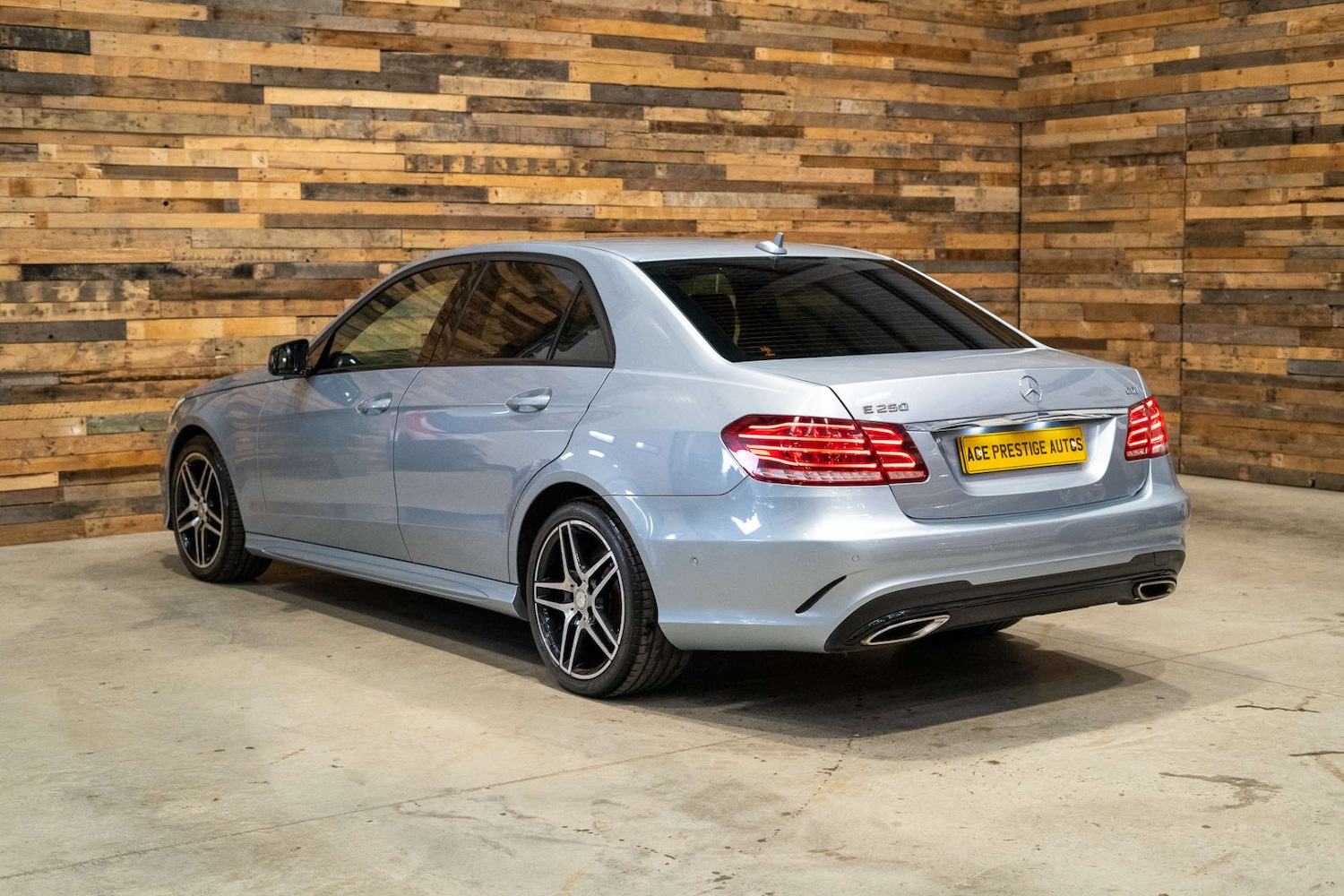 Used Mercedes-Benz E-Class 2015 for sale - 76162633: Photo 9
