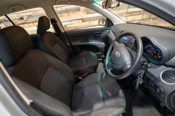 Used Hyundai i10 2012 for sale - 76184938: Photo 18