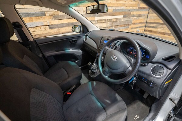 Used Hyundai i10 2012 for sale - 76184938: Photo 19