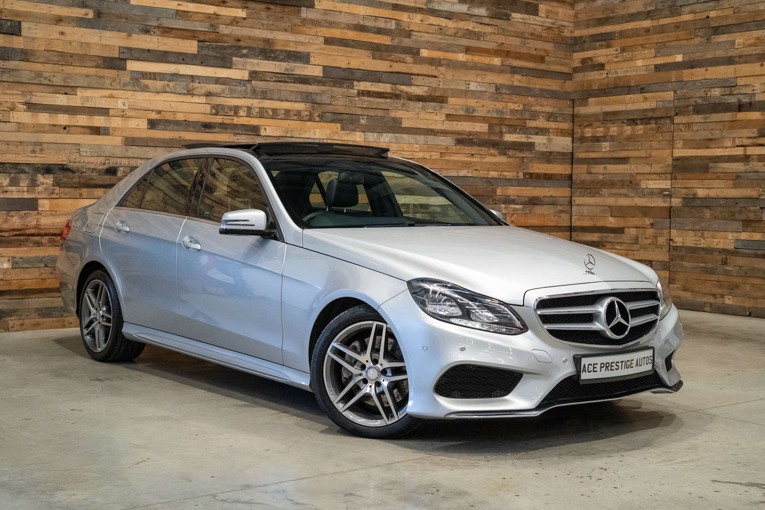 Used Mercedes-Benz E-Class 2015 for sale - 76114466: Photo 1