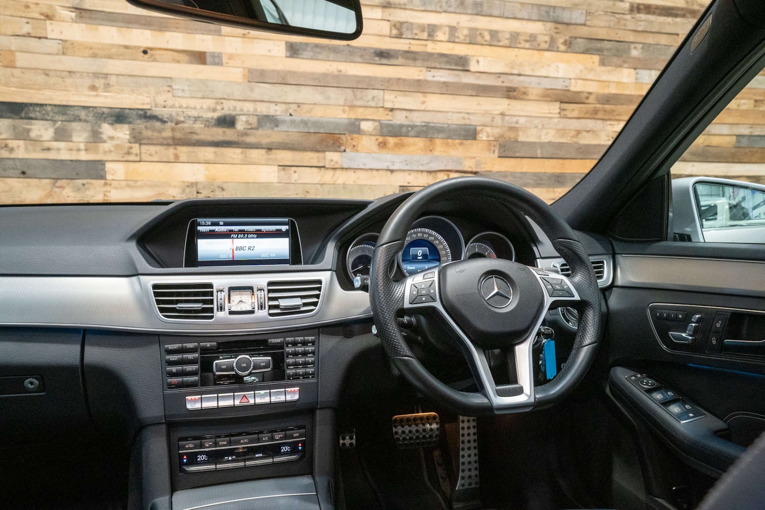 Used Mercedes-Benz E-Class 2015 for sale - 76114466: Photo 23
