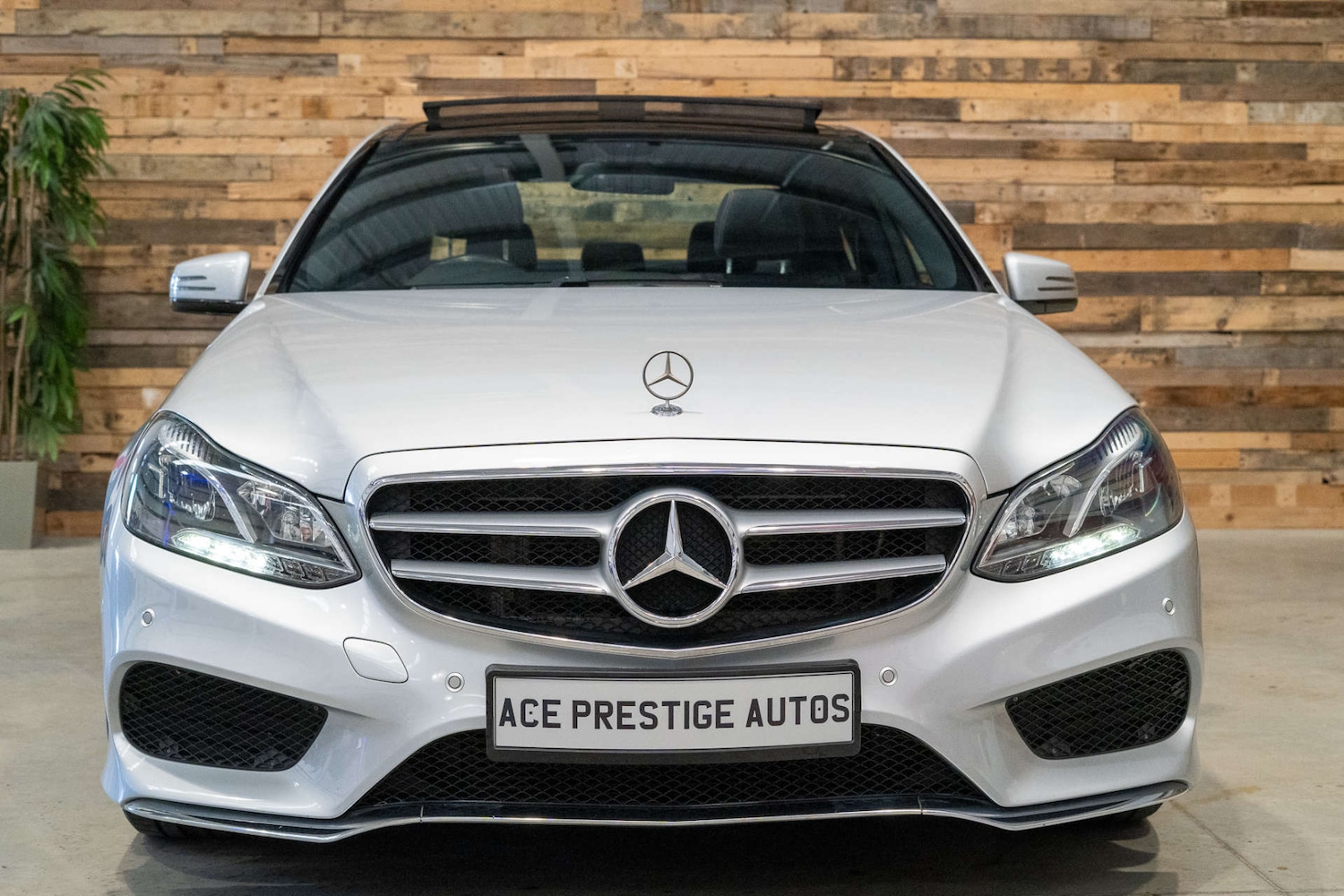 Used Mercedes-Benz E-Class 2015 for sale - 76114466: Photo 4