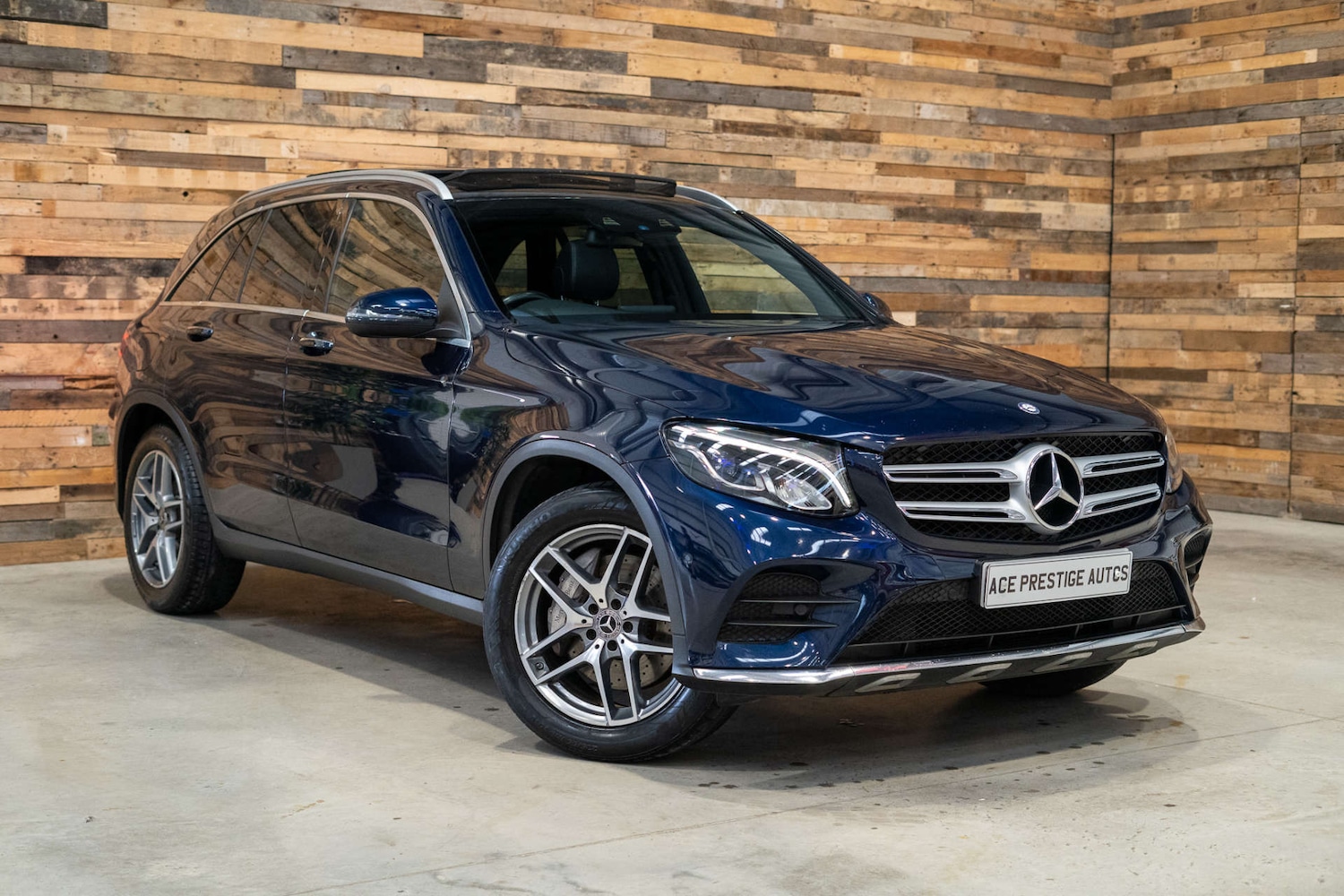 Used Mercedes-Benz GLC 2017 for sale - 76608983: Photo 1