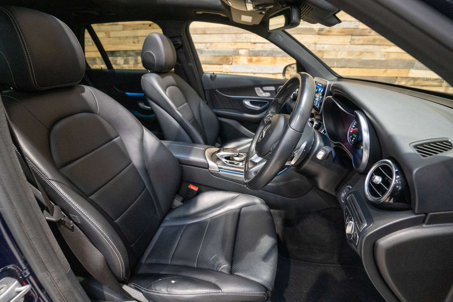 Used Mercedes-Benz GLC 2017 for sale - 76608983: Photo 3