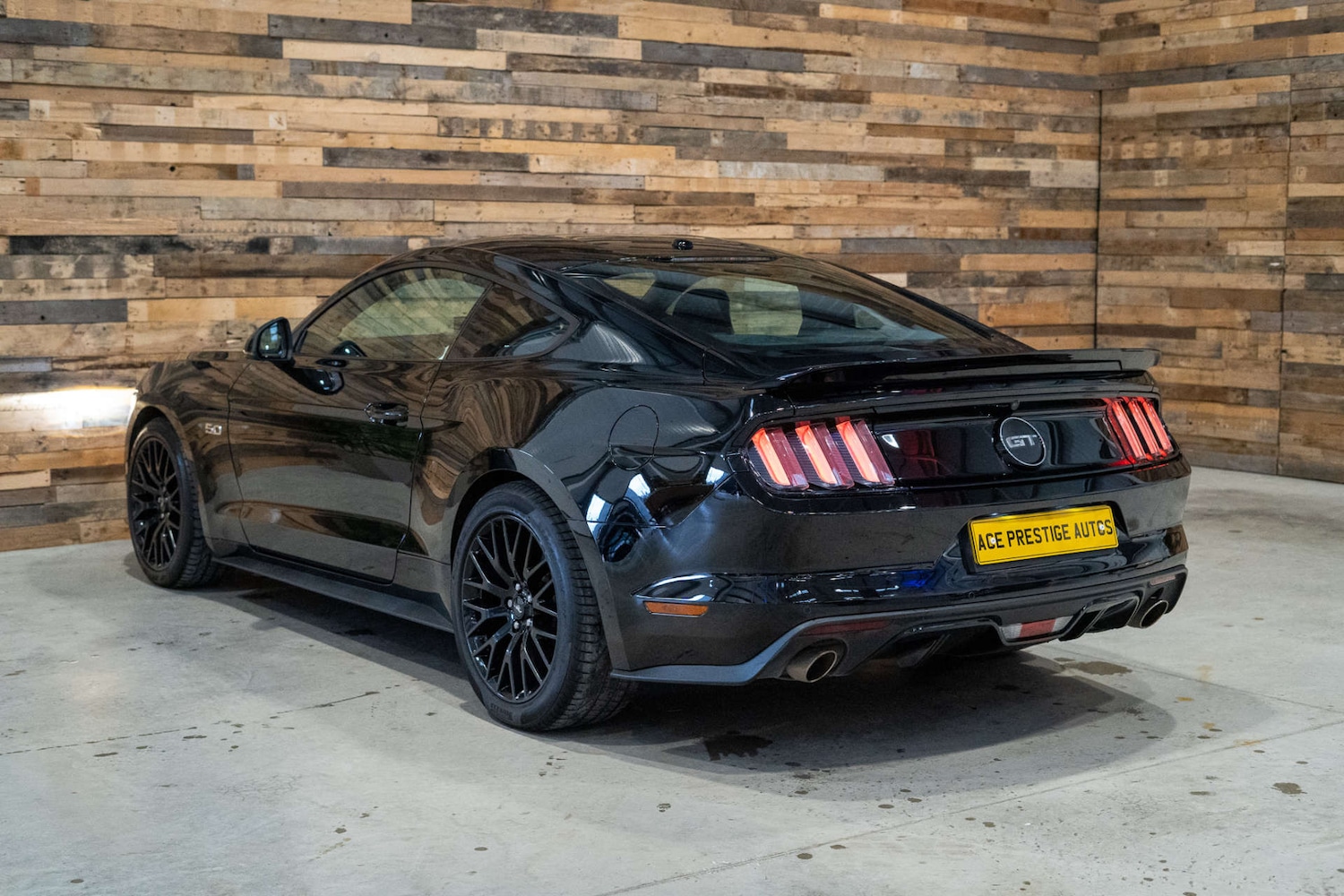 Used Ford Mustang 2018 for sale - 76830002: Photo 2
