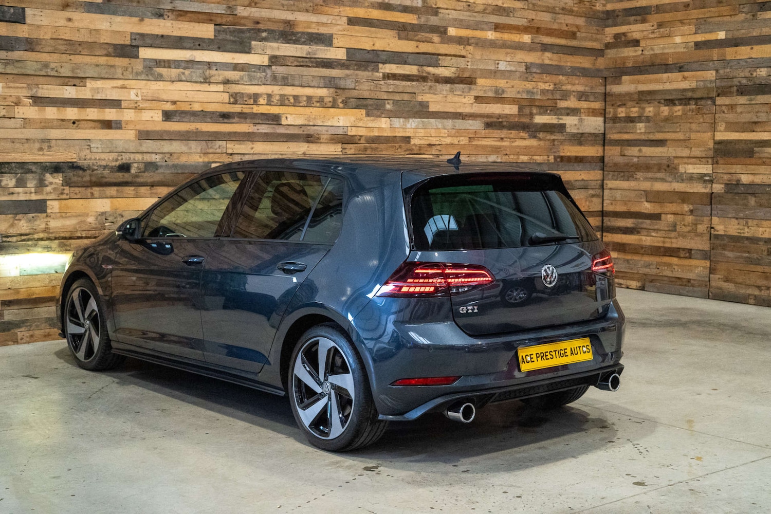 Used Volkswagen Golf 2018 for sale - 76618201: Photo 2