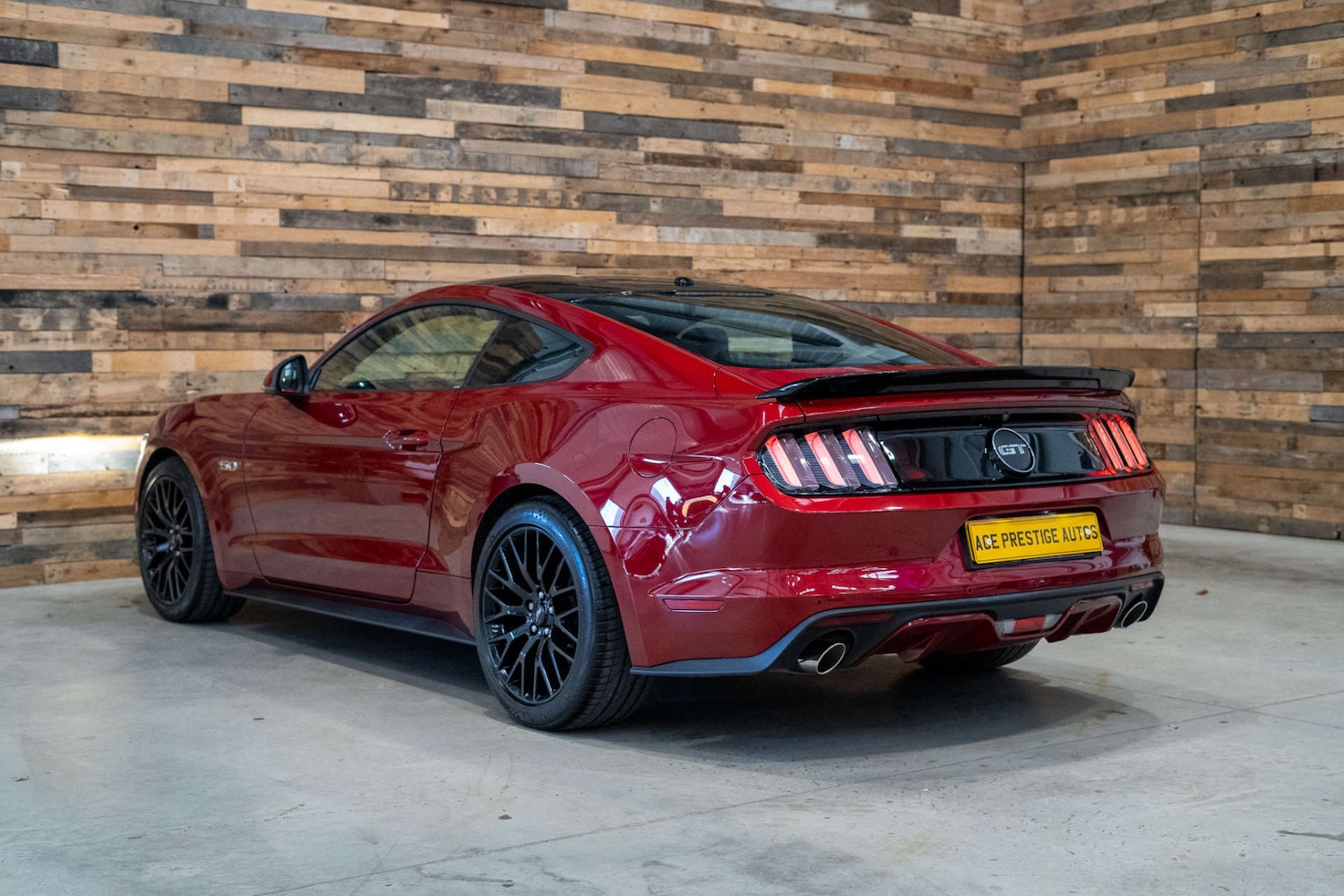 Used Ford Mustang 2017 for sale - 76363931: Photo 2