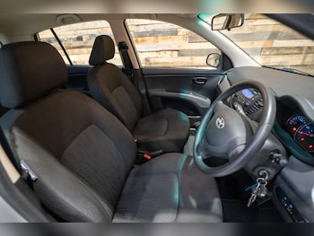 Used Hyundai i10 2012 for sale - 77022685: Photo