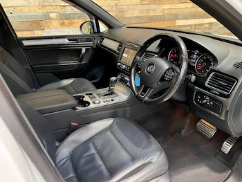 Used Volkswagen Touareg 2016 for sale - 79466402: Photo