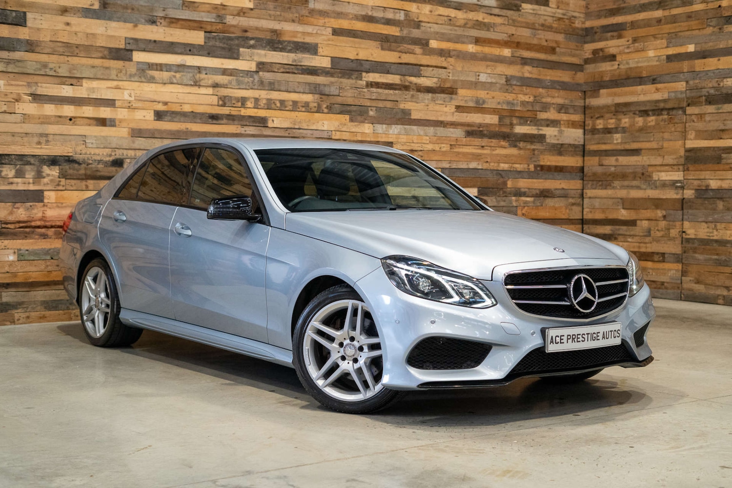 Used Mercedes-Benz E Class 2015 for sale - 76588719: Photo 1