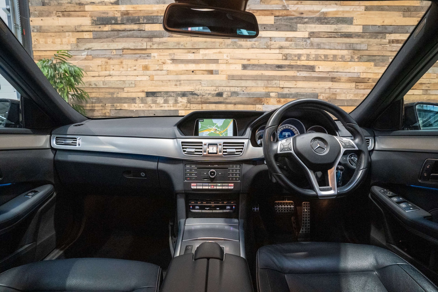 Used Mercedes-Benz E Class 2015 for sale - 76588719: Photo 21