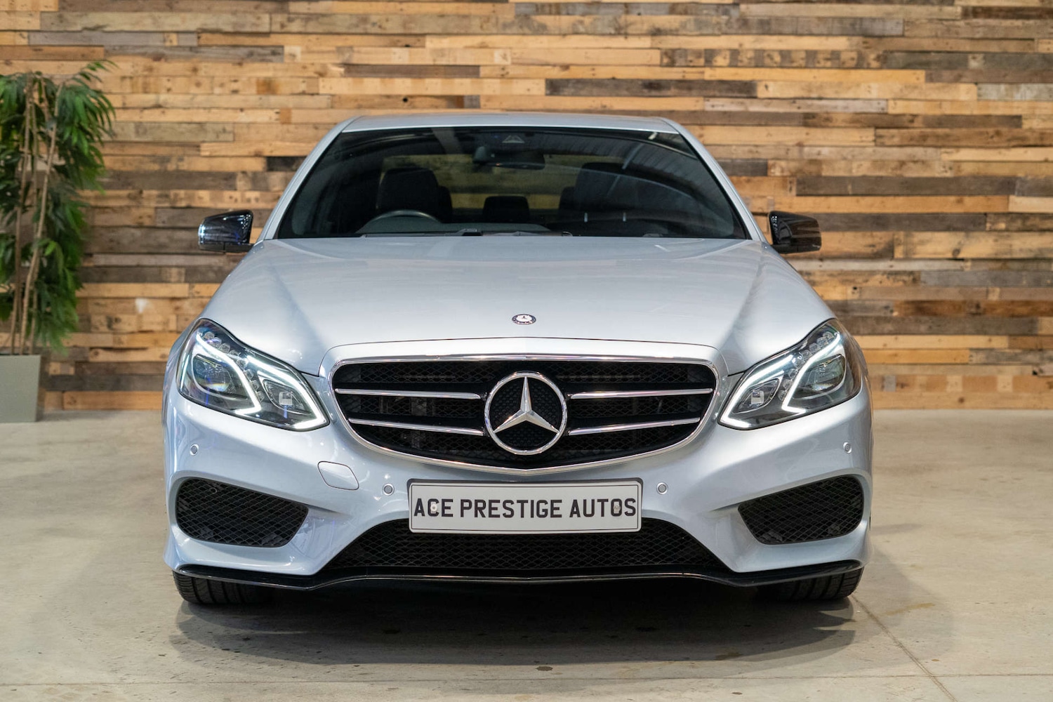 Used Mercedes-Benz E Class 2015 for sale - 76588719: Photo 4