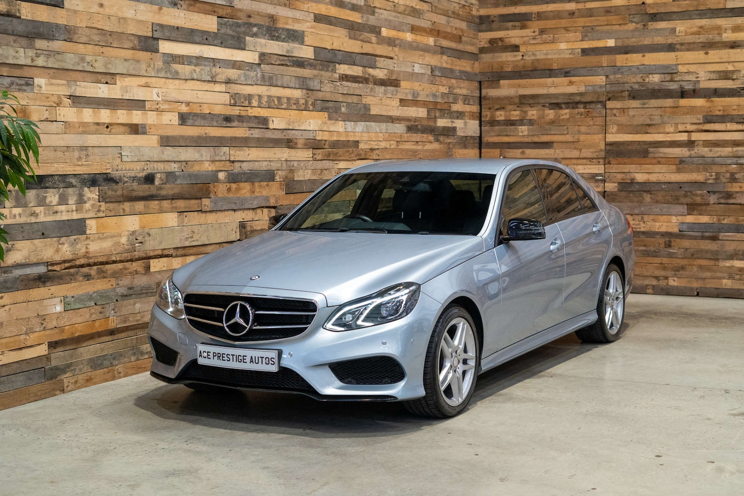 Used Mercedes-Benz E Class 2015 for sale - 76588719: Photo 5