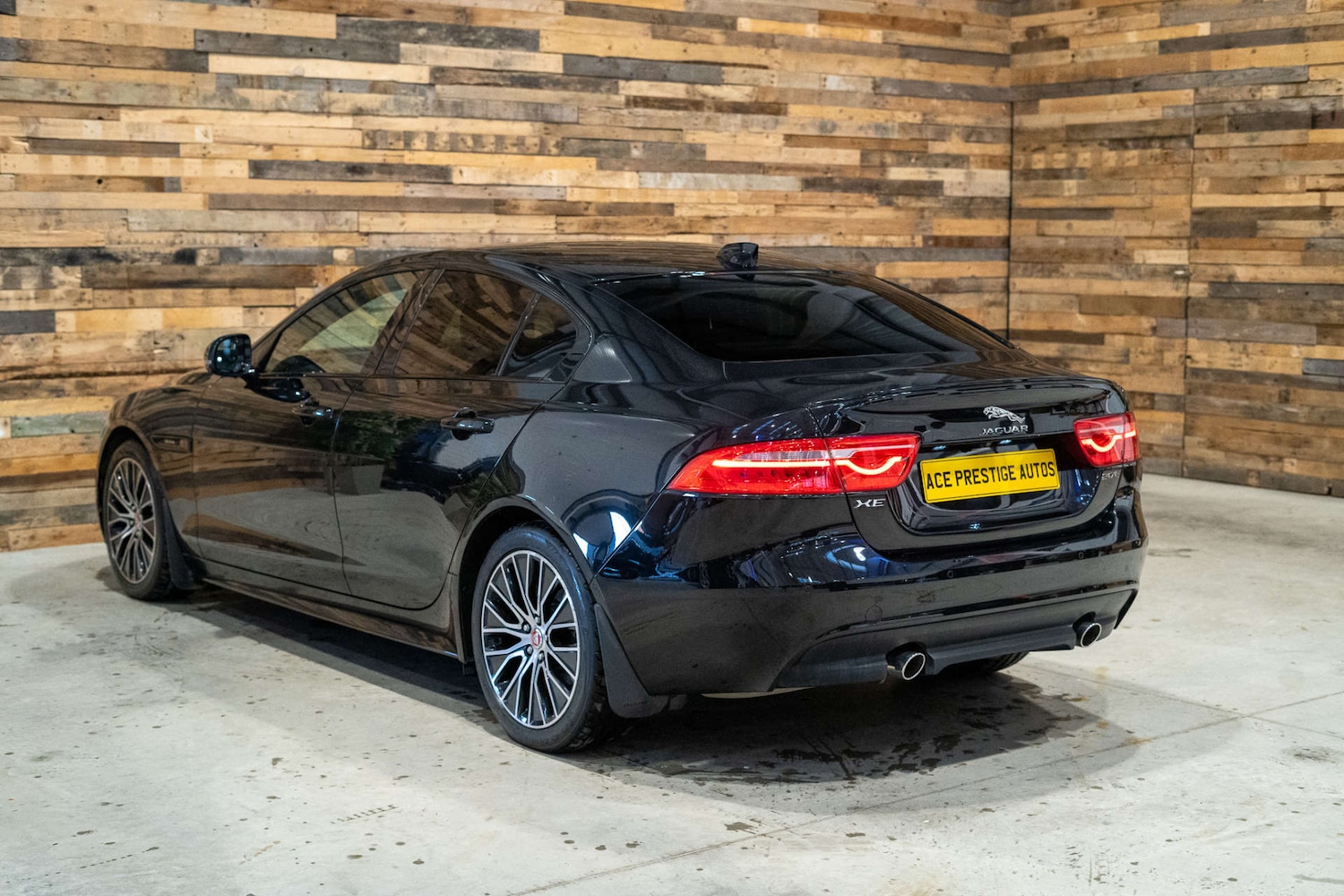 Used Jaguar XE 2019 for sale - 77022401: Photo 2