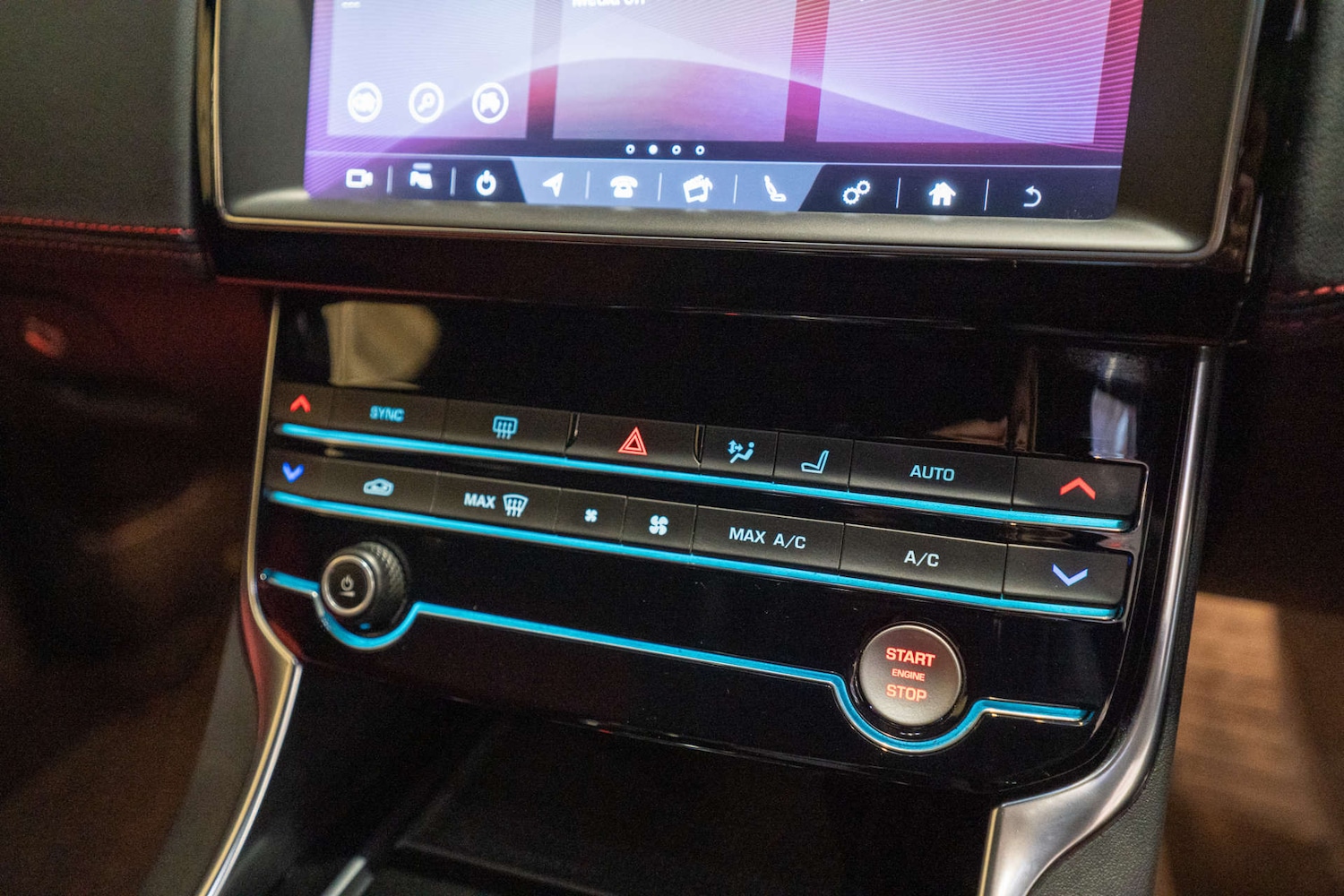 Used Jaguar XE 2019 for sale - 77022401: Photo 23