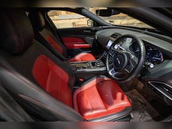 Used Jaguar XE 2019 for sale - 77022401: Photo