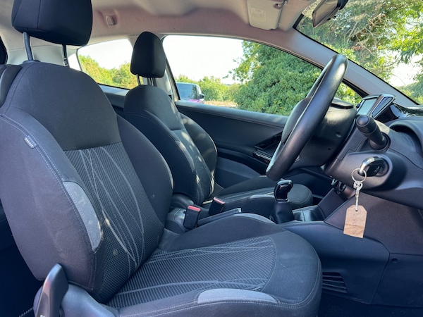 Used Peugeot 208 2013 for sale - 75766619: Photo 6