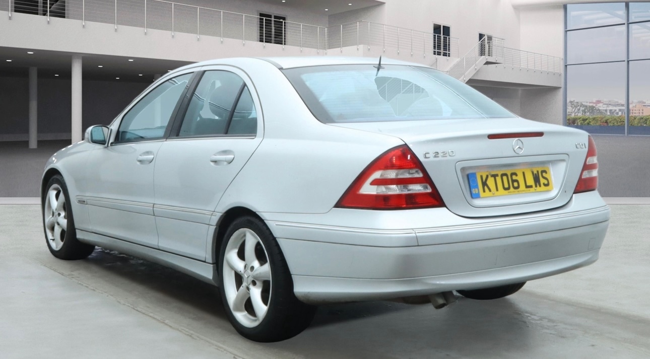 Used Mercedes-Benz C Class 2006 for sale - 77766596: Photo 2