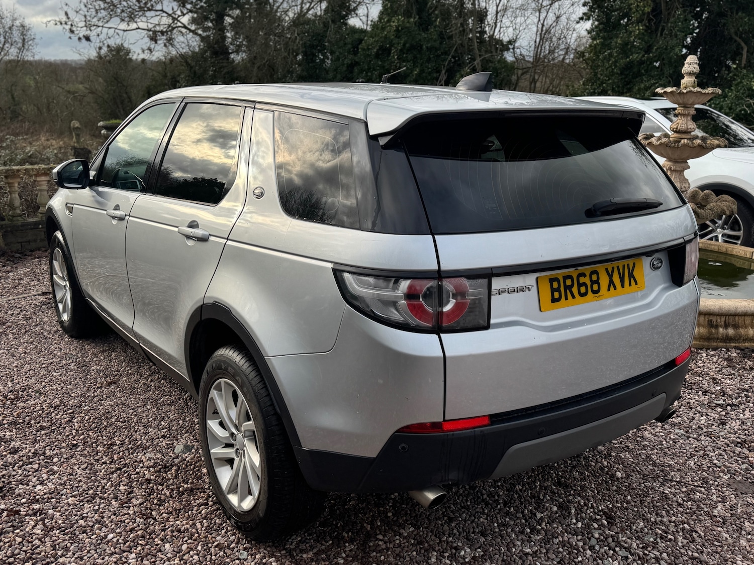 Used Land Rover Discovery 2025 for sale - 77258949: Photo 2