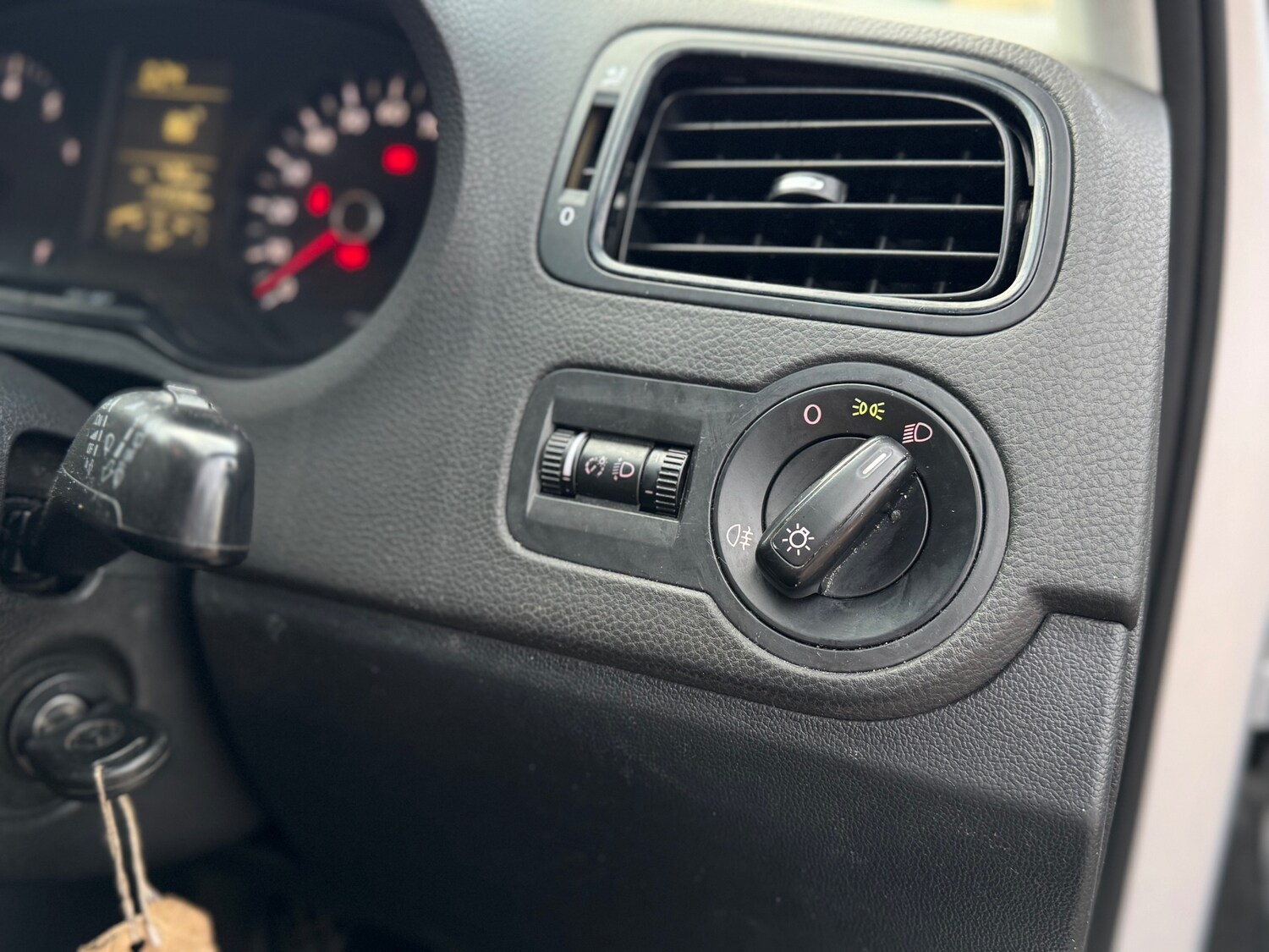 Used Volkswagen Polo 2011 for sale - 76940235: Photo 16