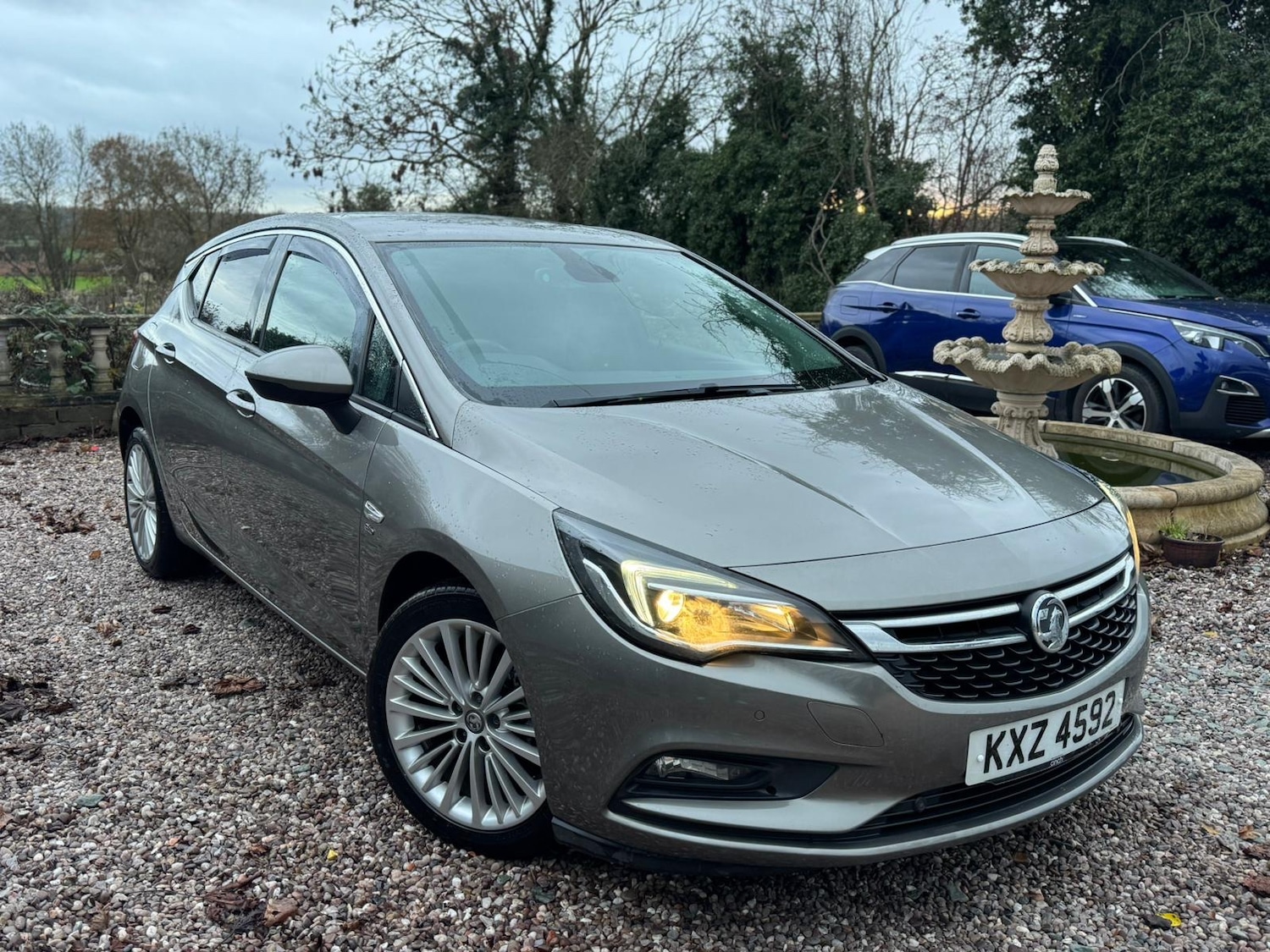 Used Vauxhall Astra 2017 for sale - 76720080: Photo 1