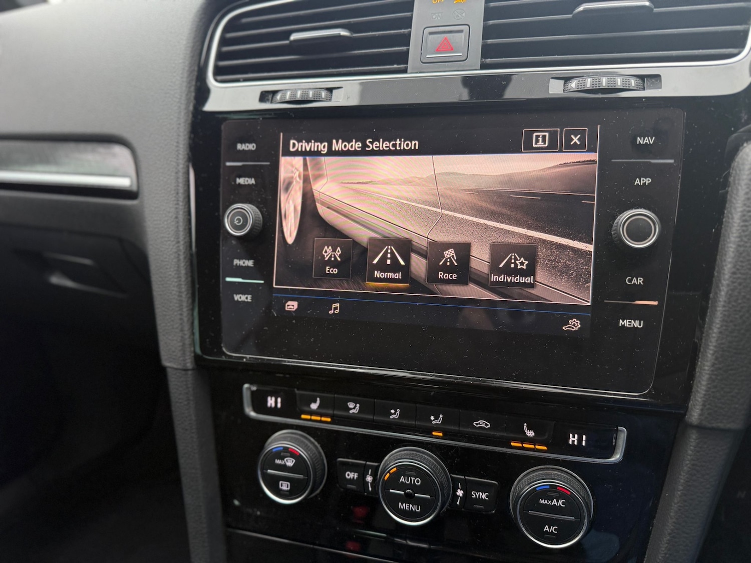 Used Volkswagen Golf 2017 for sale - 76974815: Photo 11