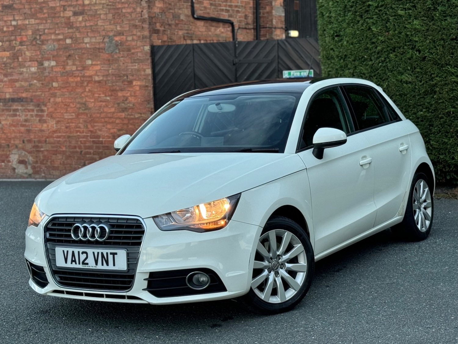 Used Audi A1 2012 for sale - 76168356: Photo 2